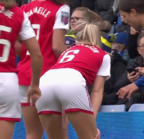 Leah Williamson naked pornstar picture