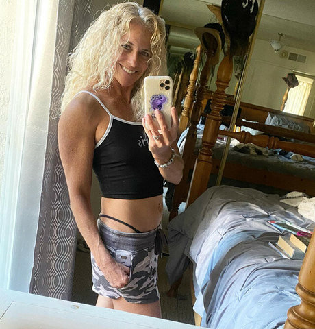 Brooke Baker art model pic