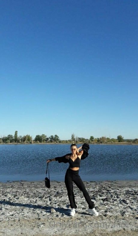 alice l nudes model pic