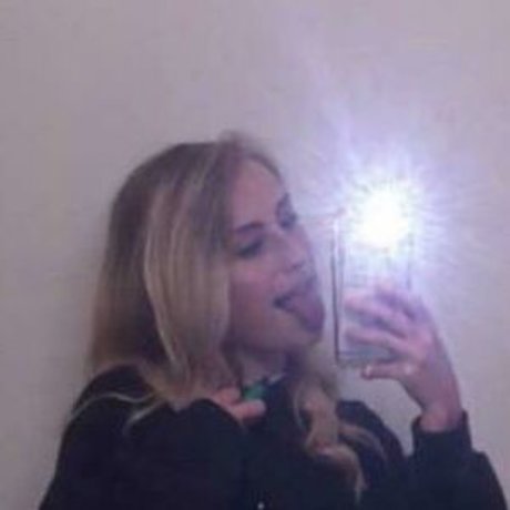 Useless cum bucket free model img