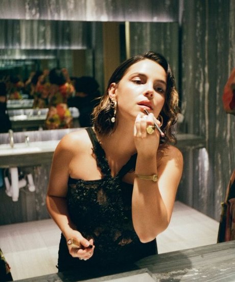 Inde Navarrette nude actress image