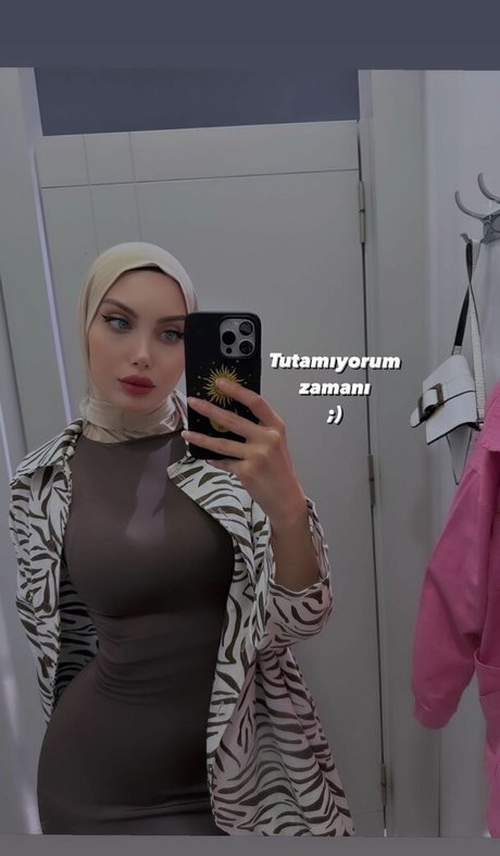 sariikubraa pornstar hot picture