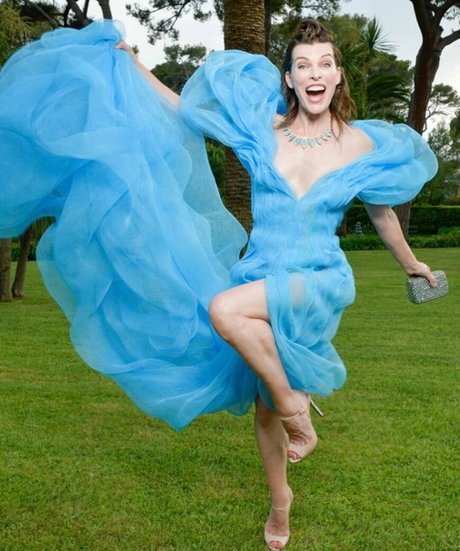 Milla Jovovich exclusive pornstar photos