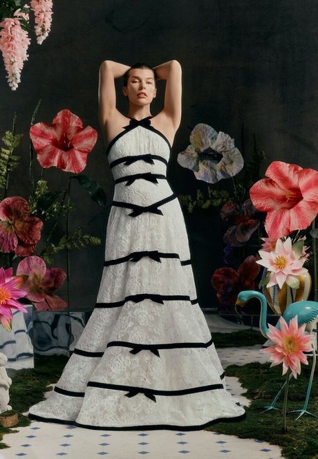 Milla Jovovich star hot pictures