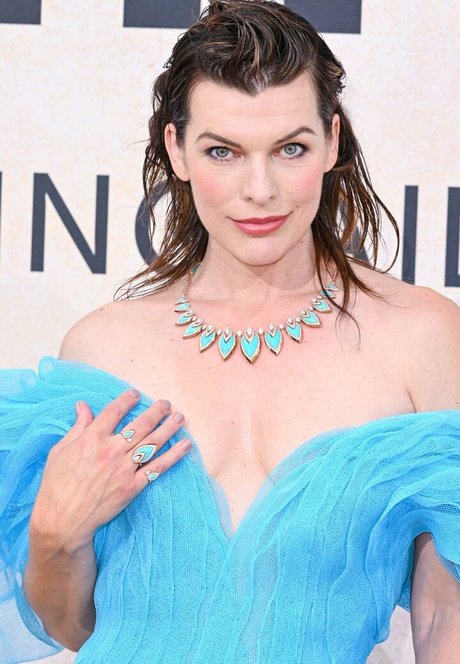 Milla Jovovich sex pornstar galleries