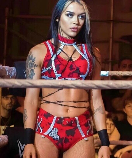 Cora Jade model naked photo