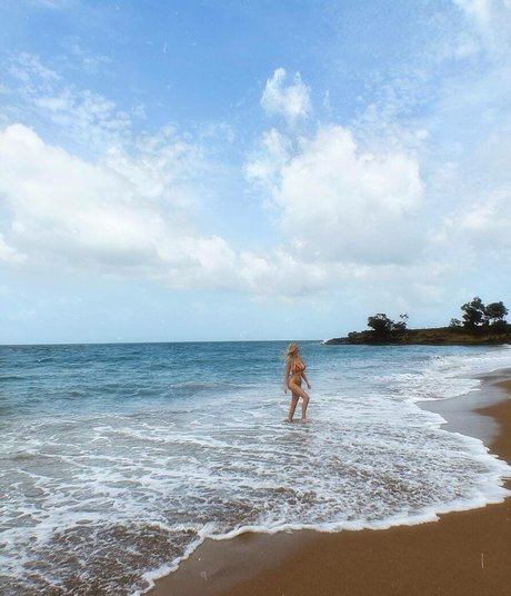 ZiennaEve star art photo