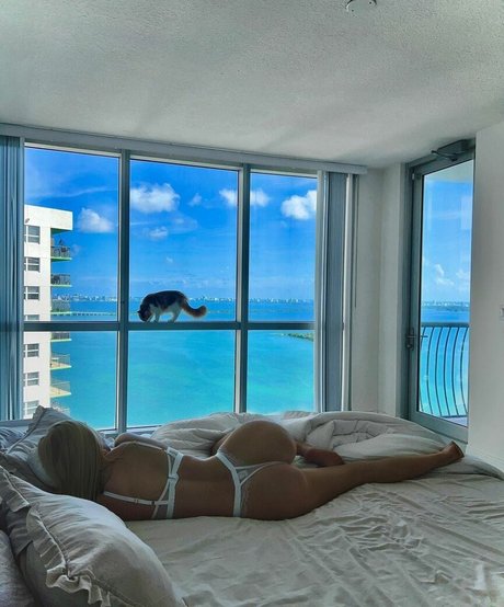 ZiennaEve sexy actress archive