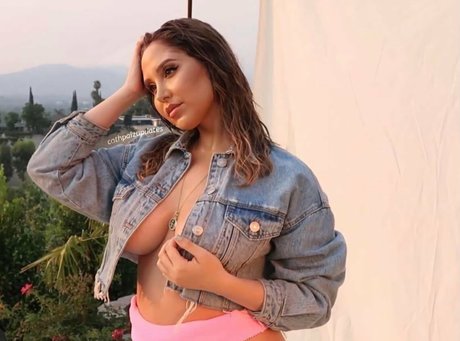 Catherine Mcbroom hd model pic