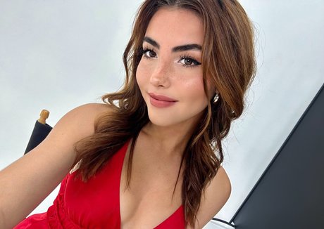 BotezLive exclusive model img