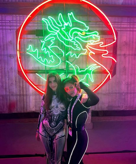 BotezLive model top galleries