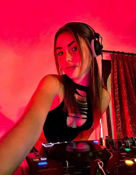 BotezLive xxx actress photos