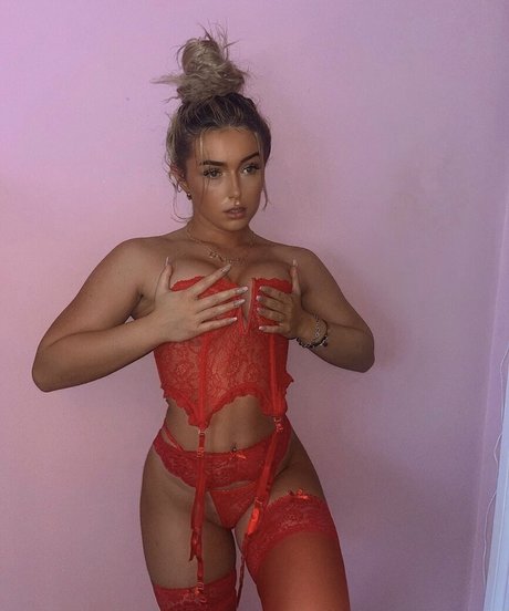 cora2002 porn model pics