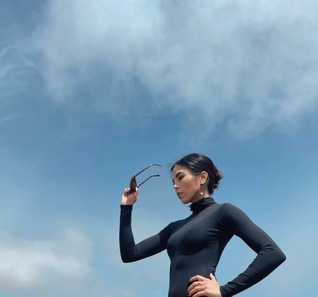 Anna Akana model nice img