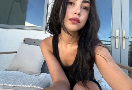 Alexa Mansour adult model galleries