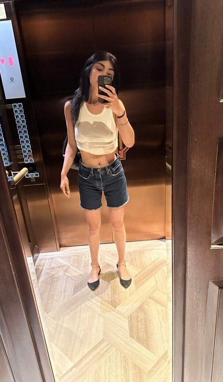 Alexa Mansour hd model image