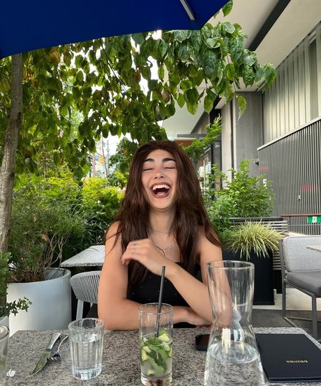 Alexa Mansour sex model pics