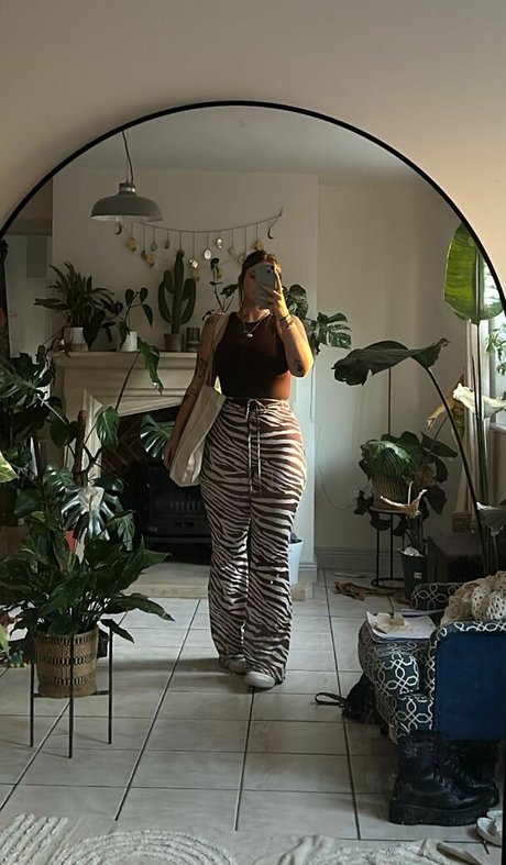 Isabella Dorta model gallery