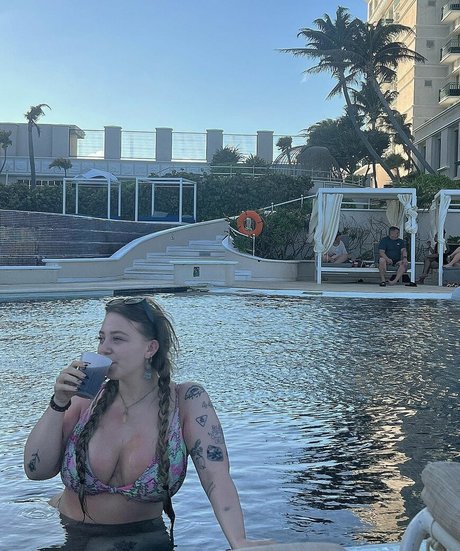 Isabella Dorta star naked gallery