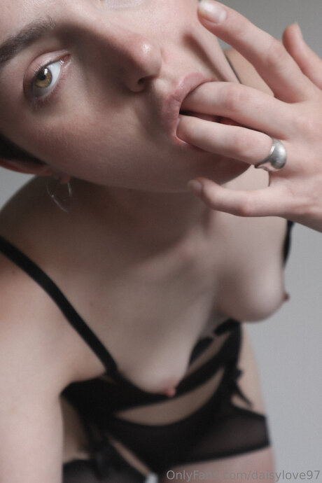 DaisyLove97 xxx model gallery