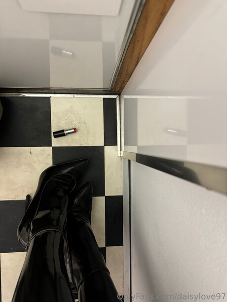 DaisyLove97 star naked pic