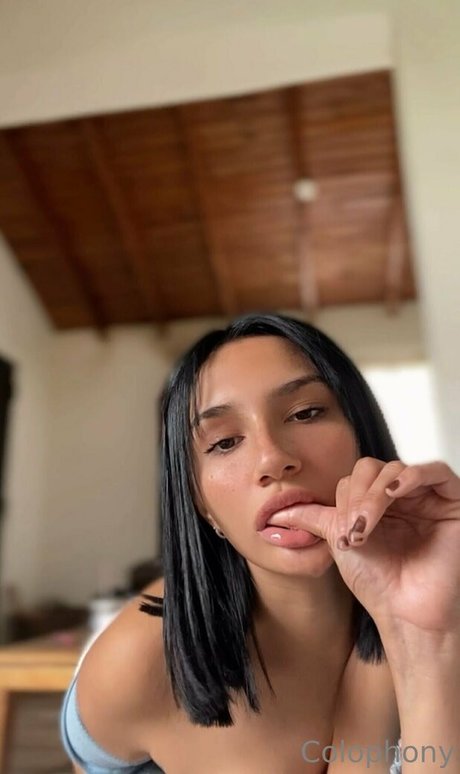 holly bratty exclusive star photo