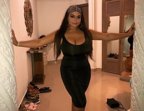 iloveteniah erotic star image