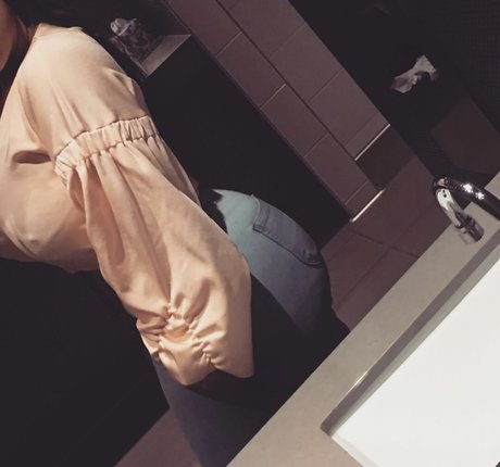 iloveteniah star xxx galleries