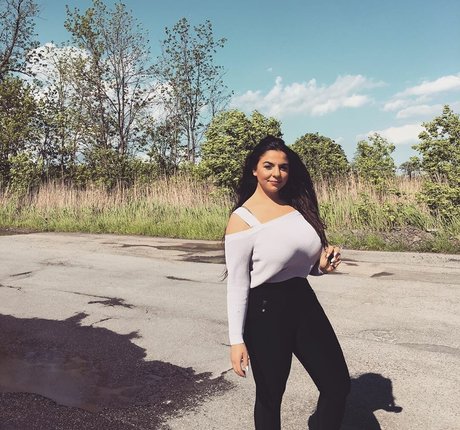 iloveteniah nude pornstar gallery