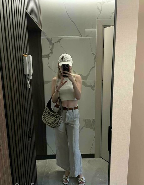 aliceinwonderland xo sex star pic