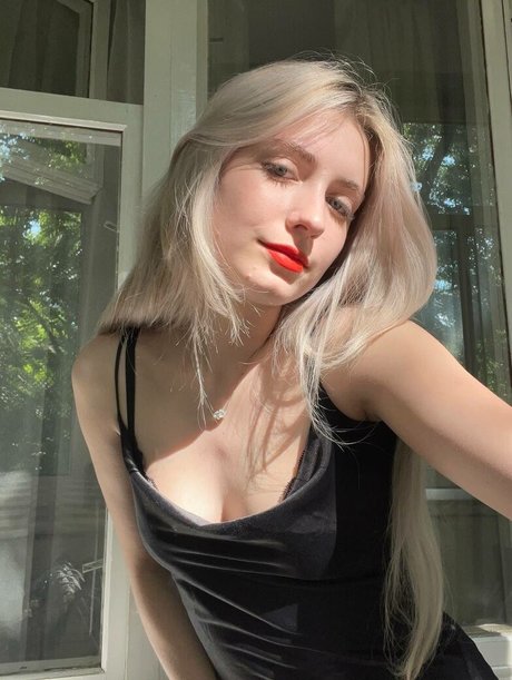 aliceinwonderland xo star erotic photo