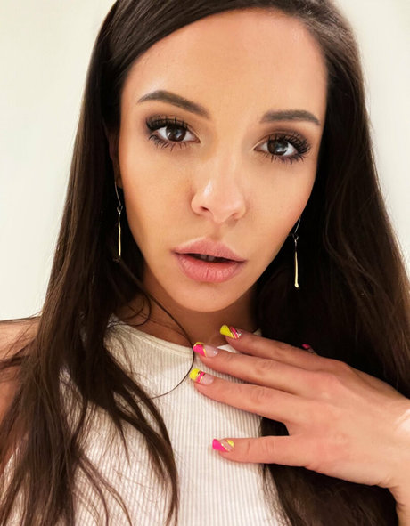 milanariccifree hot star img