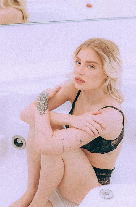 Luisa Sonza nude pornstar pic