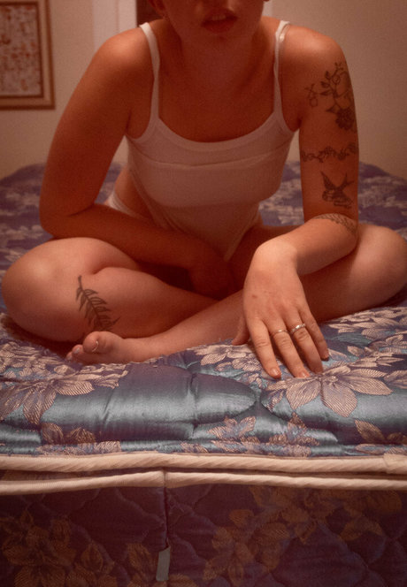 girldefeated nudes model photo