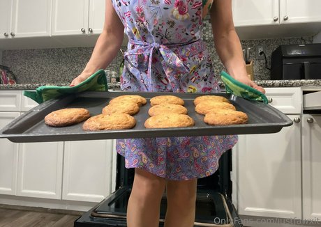 justfawxit naked model image