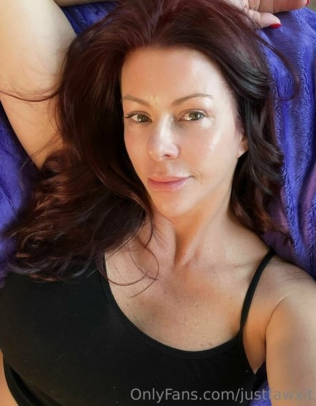 justfawxit model hot photo