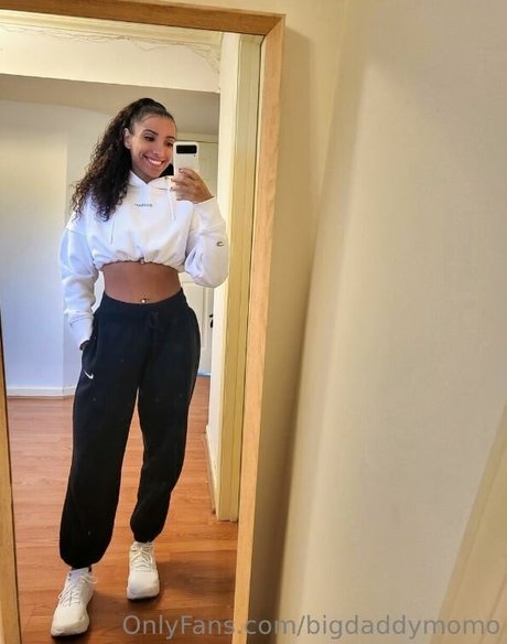 BigDaddyMoMo model naked img