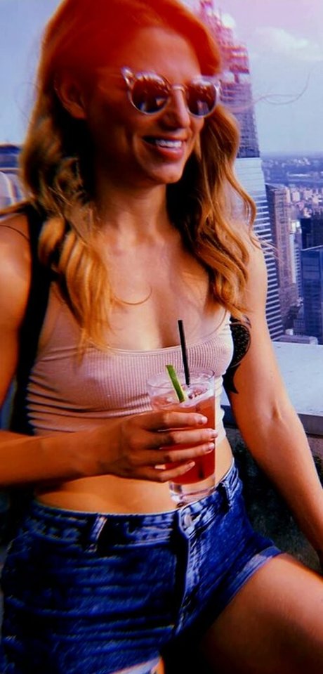 Yana Gold pornstar picture