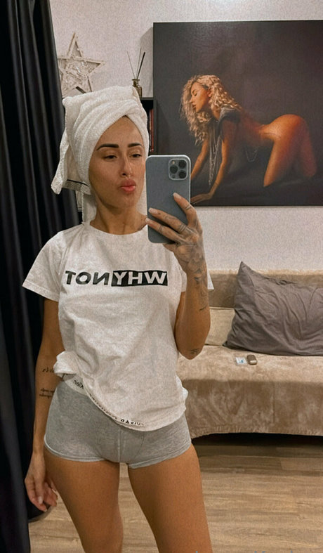 laurakozlovvfree perfect model pictures