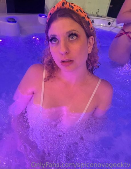 spicenovageektv erotic model image