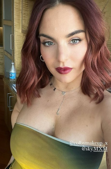 Jojo Levesque model top archive