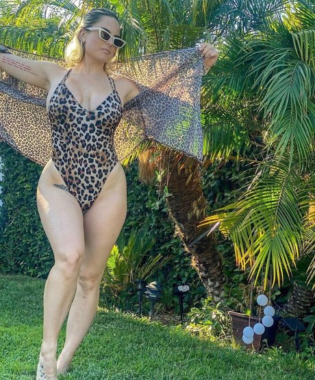 Jojo Levesque model naked photos