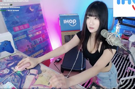 AriaSaki pornstar erotic img