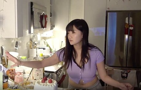 AriaSaki pretty model image