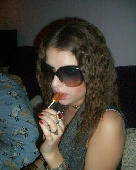 Anna Kendrick model naked pics