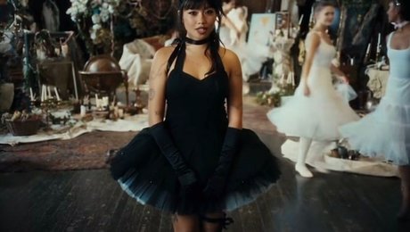 Radvxz model naked image