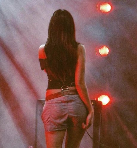 Radvxz model nude image