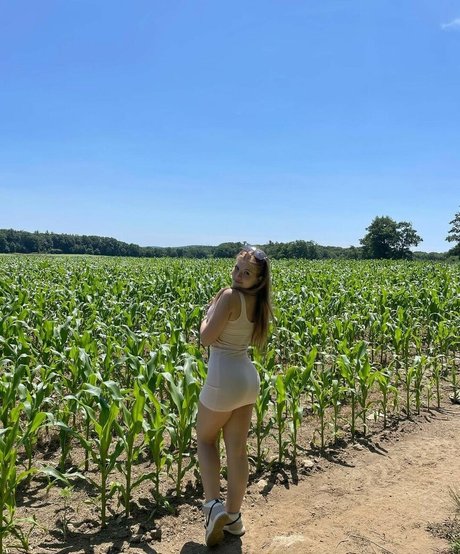 Elsuzannee star high quality pictures