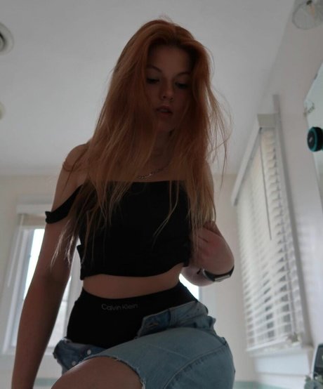 Elsuzannee pornographic star img