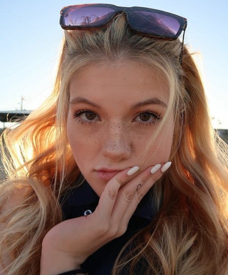 Elsuzannee hd model gallery